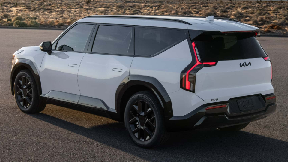 معرفی کیا EV9 نایت فال ادیشن