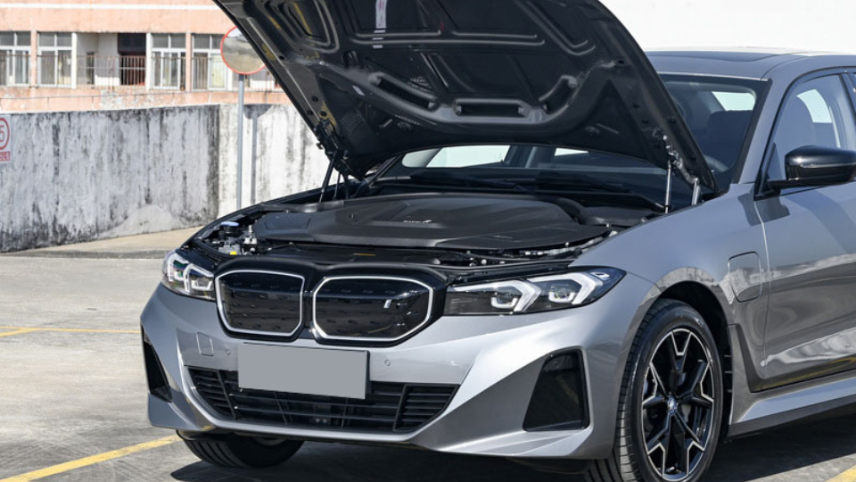 بررسی ب ام و سری 3 برقی پرشیا خودرو (BMW i3 eDrive)