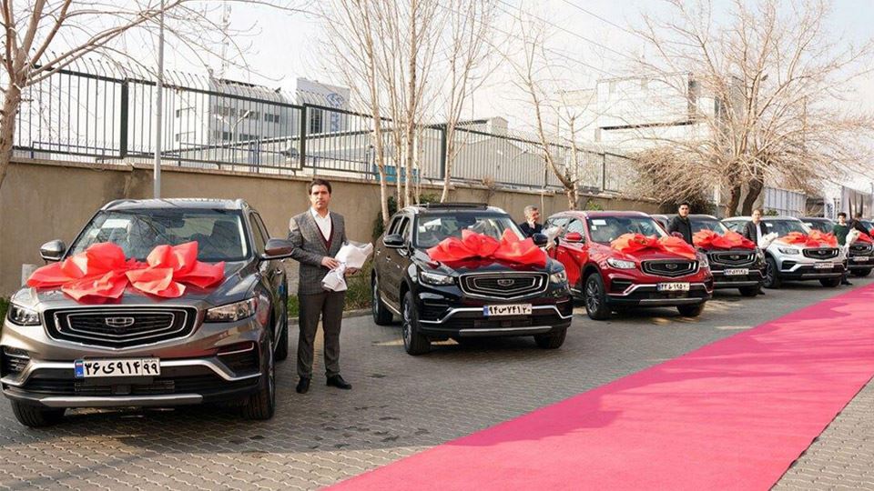 بررسی جیلی آزکارا هیبرید فردا موتور (Geely Azkarra)
