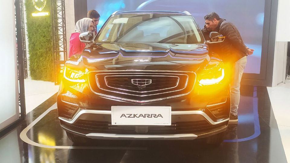 بررسی جیلی آزکارا هیبرید فردا موتور (Geely Azkarra)