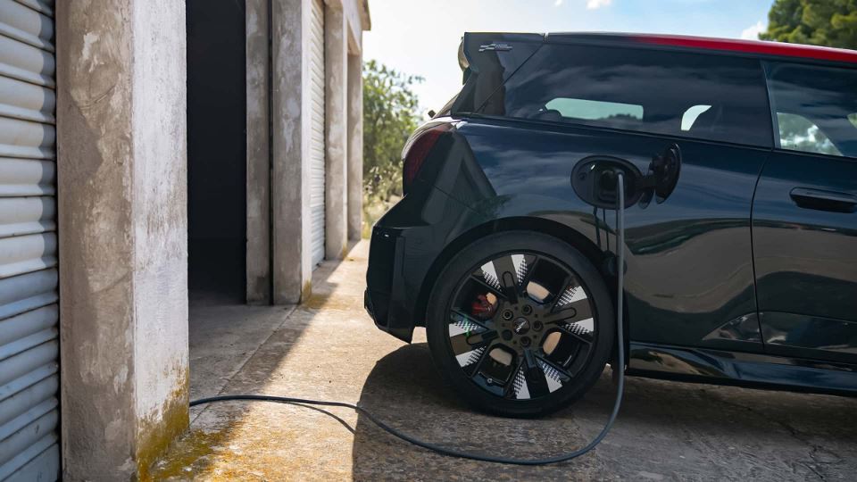 معرفی مینی کوپر JCW E