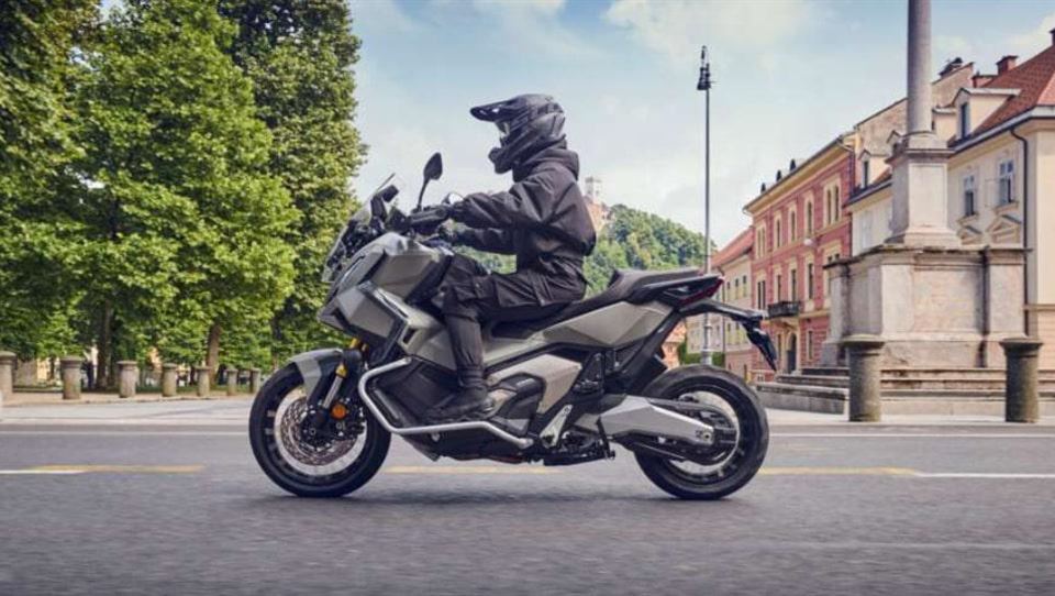 معرفی هوندا X-ADV 750 مدل 2025