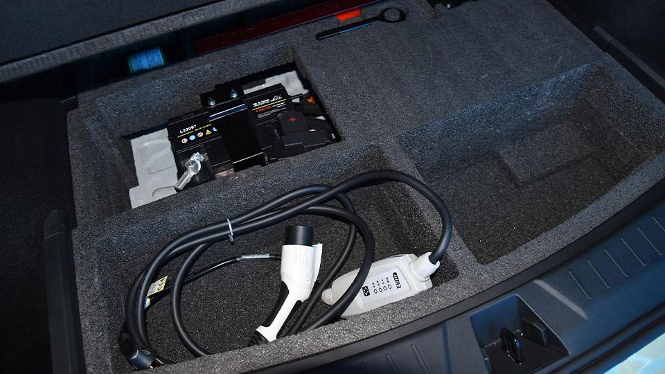 بررسی کی ام سی JS6 پلاگین هیبرید (JAC QX PHEV)