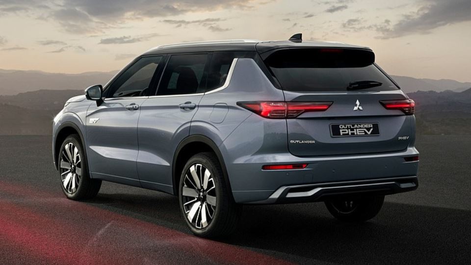 معرفی میتسوبیشی اوتلندر PHEV مدل 2025