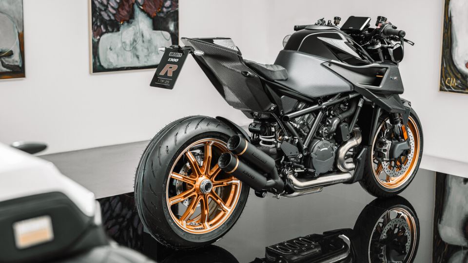 معرفی کی تی ام برابوس 1300R مستر پیس ادیشن