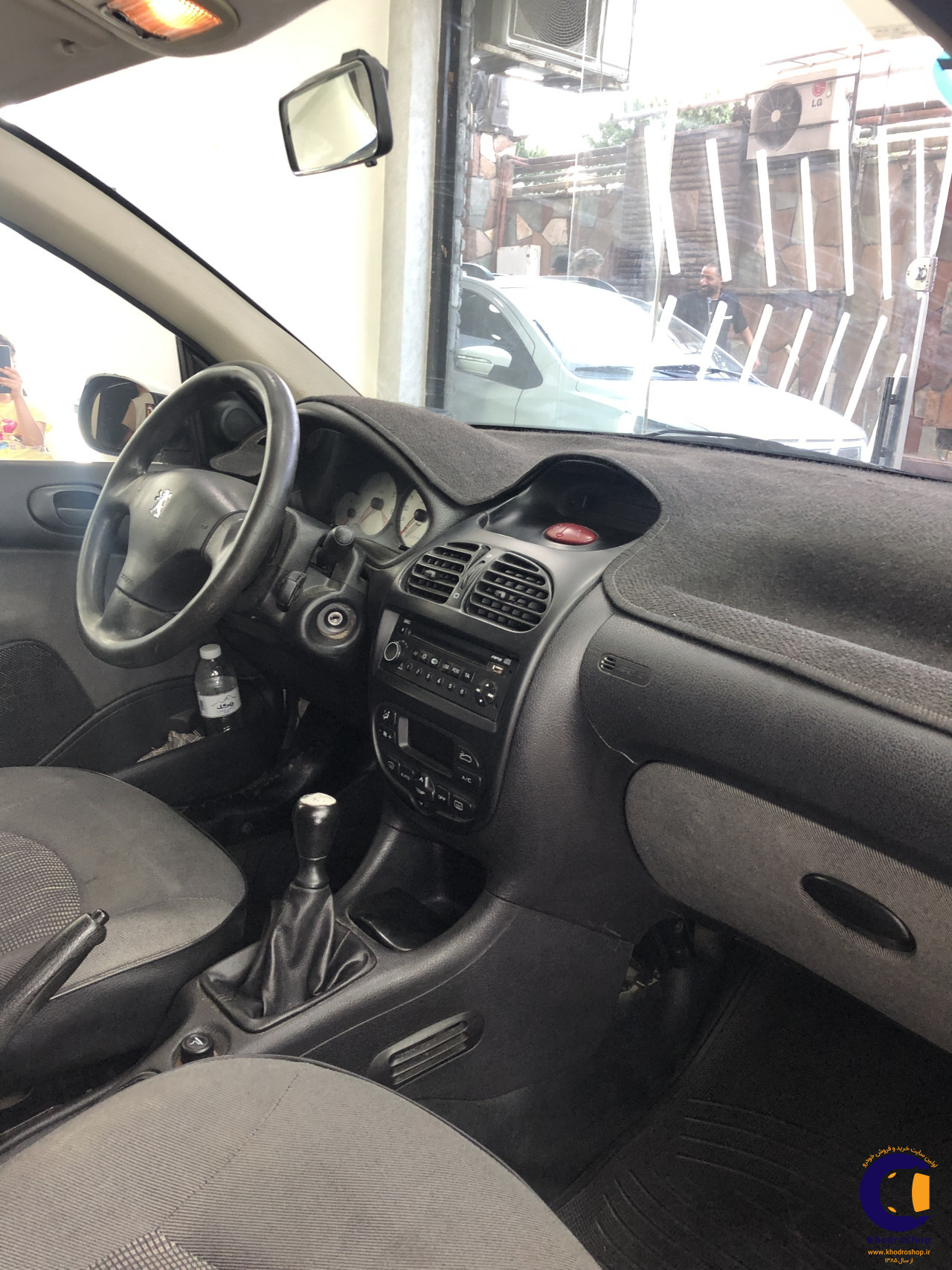 نمای 3 از خرید پژو 206 SD V8 مدل 2012-1391 مدل 2012-1391 رنگ سفید نقدی و اقساطی در خودروشاپ