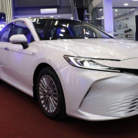 بندانگشتی خرید تویوتا کمری 2500 دیلوکس مدل  2025-1404 مدل 2025-1404 رنگ سفید نقدی و اقساطی در خودروشاپ